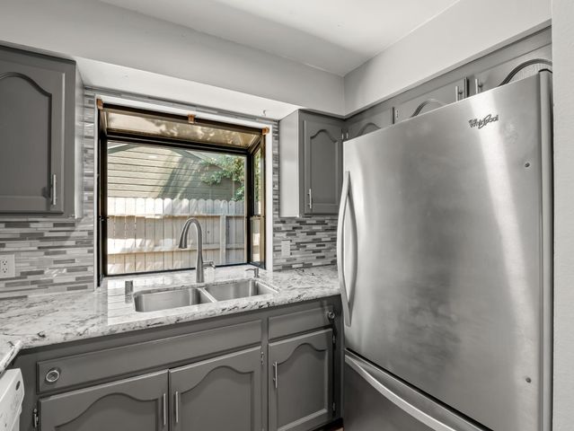 217 E Cole Avenue, Fresno, CA 93720