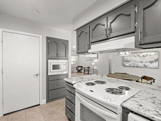 217 E Cole Avenue, Fresno, CA 93720