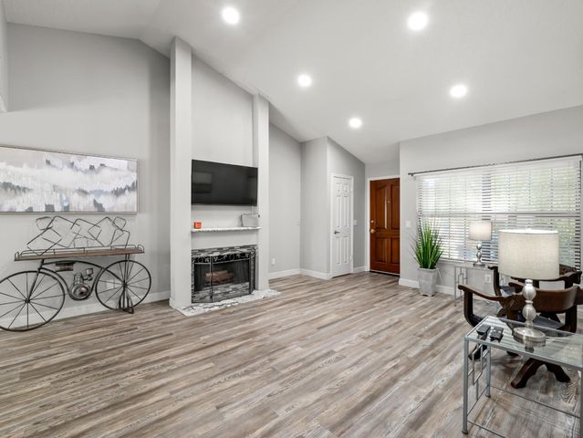 217 E Cole Avenue, Fresno, CA 93720