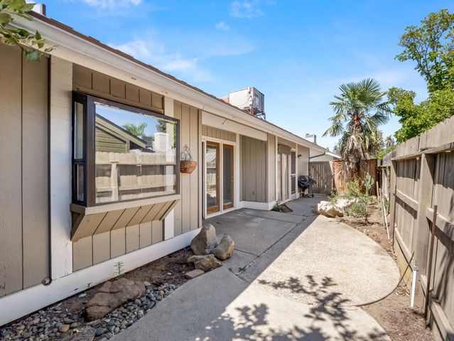 217 E Cole Avenue, Fresno, CA 93720