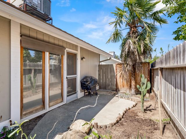 217 E Cole Avenue, Fresno, CA 93720