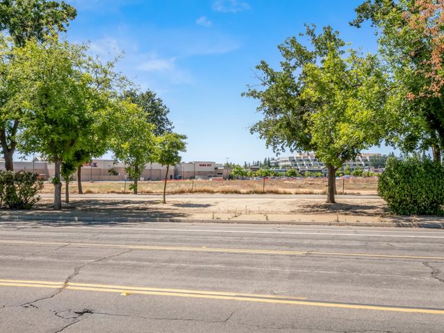 217 E Cole Avenue, Fresno, CA 93720
