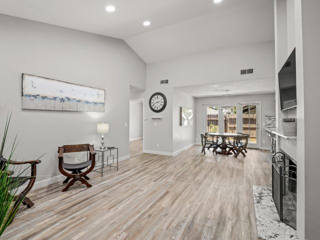 217 E Cole Avenue, Fresno, CA 93720