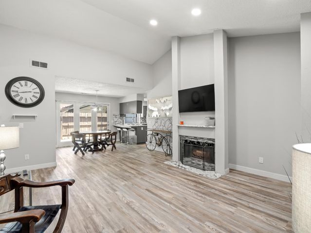 217 E Cole Avenue, Fresno, CA 93720