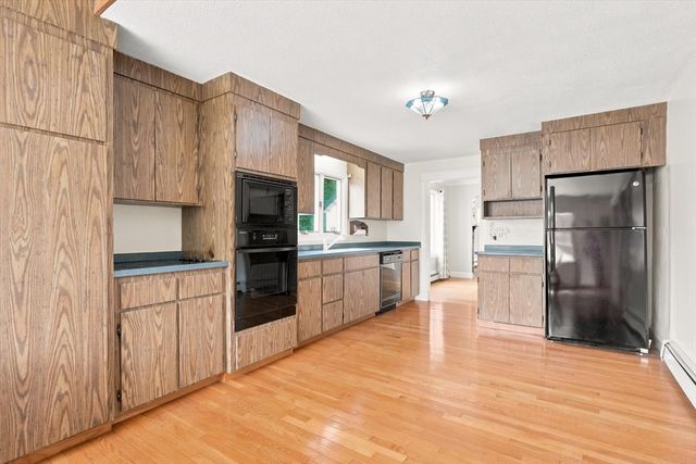 32 Glendale Ave, Peabody, MA 01960