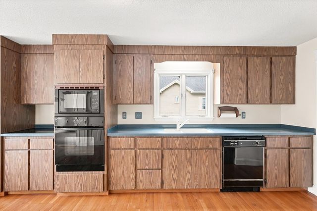 32 Glendale Ave, Peabody, MA 01960