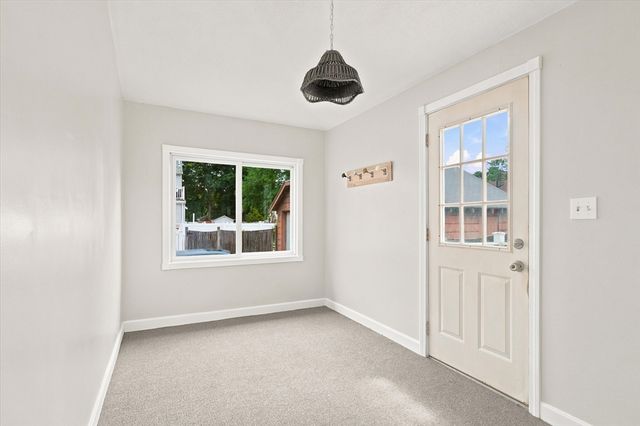 32 Glendale Ave, Peabody, MA 01960
