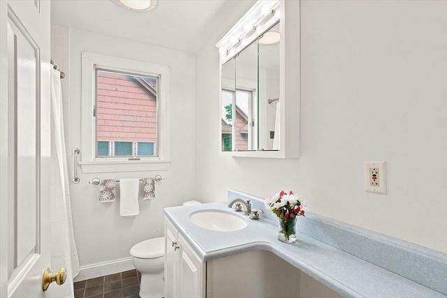 32 Glendale Ave, Peabody, MA 01960