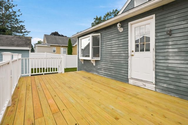 32 Glendale Ave, Peabody, MA 01960