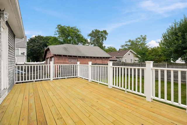 32 Glendale Ave, Peabody, MA 01960
