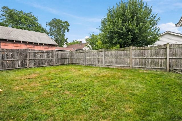 32 Glendale Ave, Peabody, MA 01960