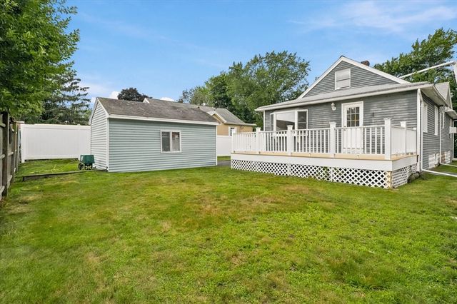 32 Glendale Ave, Peabody, MA 01960