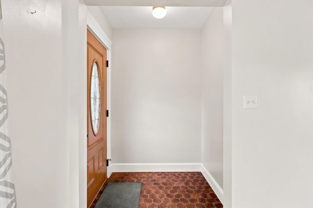 32 Glendale Ave, Peabody, MA 01960