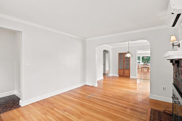 32 Glendale Ave, Peabody, MA 01960