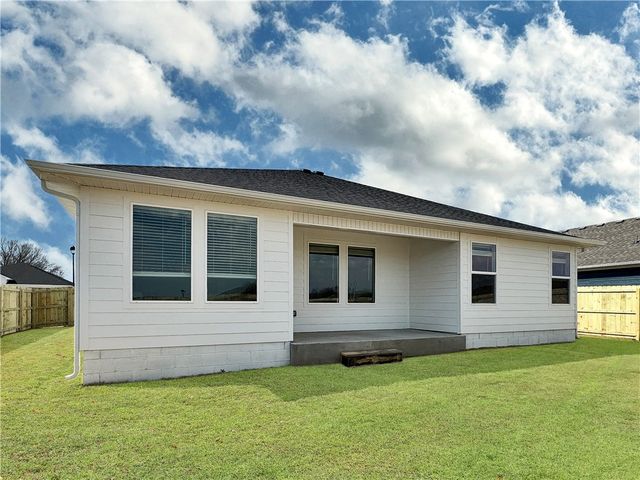 551 Riggs Street, Prairie Grove, AR 72753