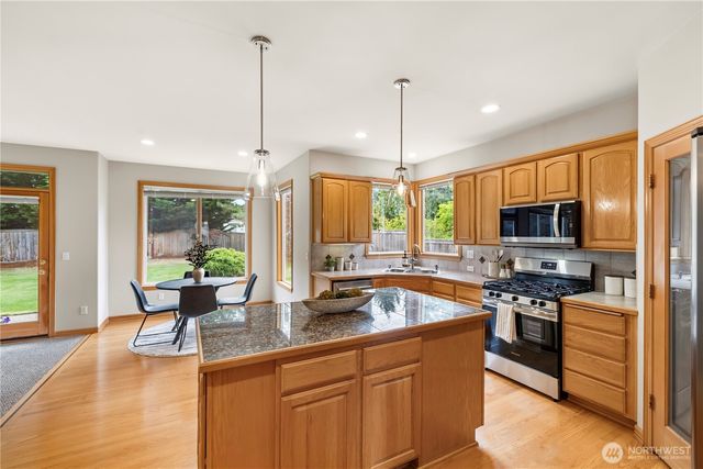 3602 Broadmoor Drive NE, Tacoma, WA 98422