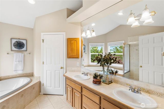 3602 Broadmoor Drive NE, Tacoma, WA 98422