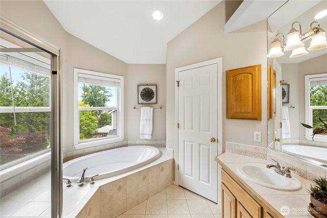 3602 Broadmoor Drive NE, Tacoma, WA 98422