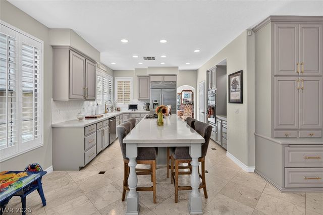 9529 Grand Canal Drive, Las Vegas, NV 89117
