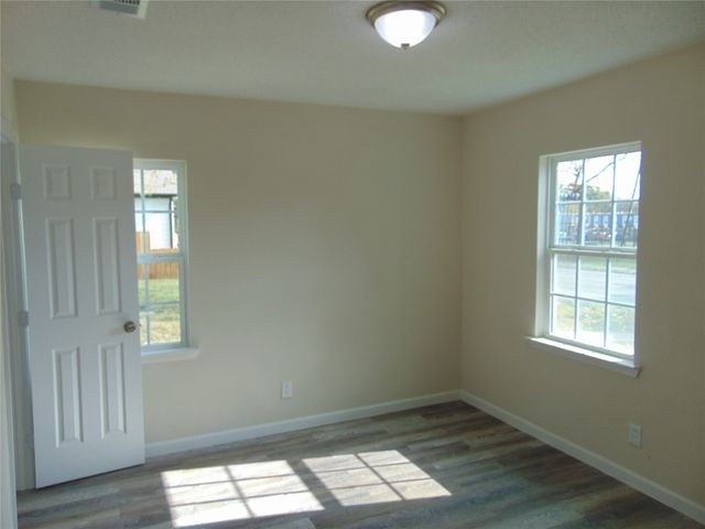 2839 E Overton Road, Dallas, TX 75216