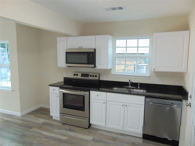 2839 E Overton Road, Dallas, TX 75216