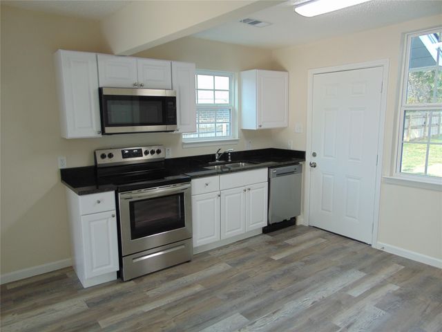 2839 E Overton Road, Dallas, TX 75216