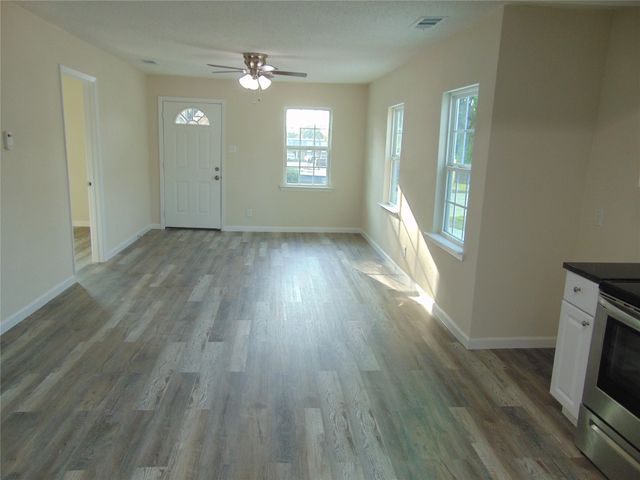 2839 E Overton Road, Dallas, TX 75216