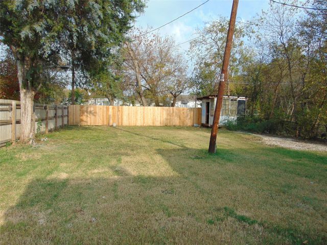 2839 E Overton Road, Dallas, TX 75216