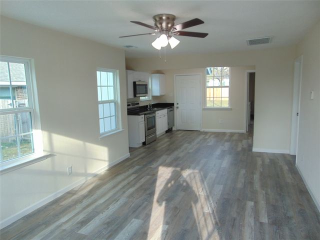 2839 E Overton Road, Dallas, TX 75216