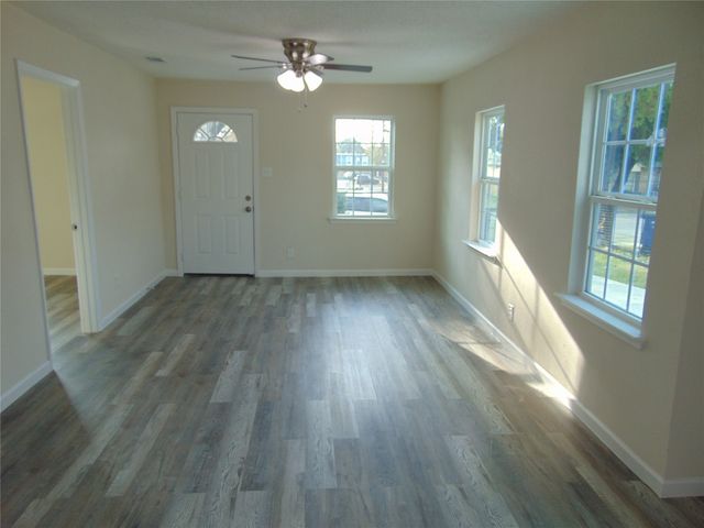 2839 E Overton Road, Dallas, TX 75216