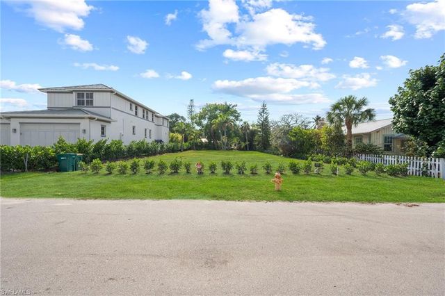 1972 FREDERICK ST, Naples, FL 34112