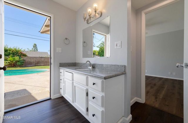 20958 Hemmingway Street, Canoga Park, CA 91304