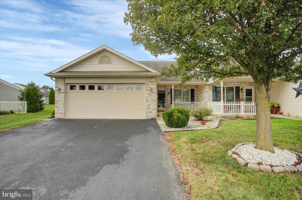 221 LANTERN LANE, Chambersburg, PA 17201