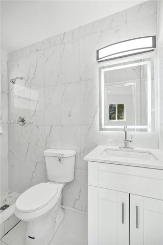 1220 NE 206th St, Miami, FL 33179