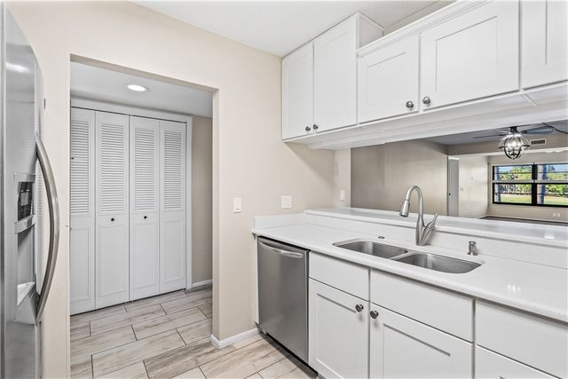 21 Plantation Drive 205, Vero Beach, FL 32966