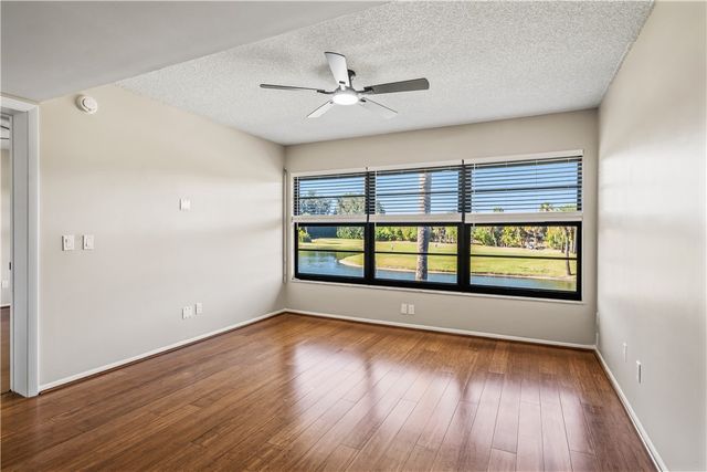 21 Plantation Drive 205, Vero Beach, FL 32966