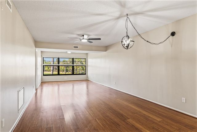 21 Plantation Drive 205, Vero Beach, FL 32966