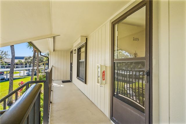 21 Plantation Drive 205, Vero Beach, FL 32966