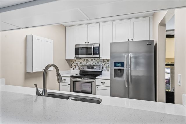 21 Plantation Drive 205, Vero Beach, FL 32966