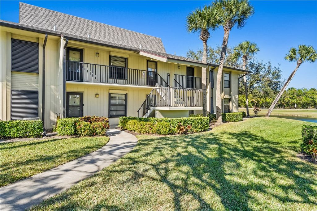 21 Plantation Drive 205, Vero Beach, FL 32966
