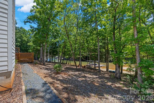 662 Sandbar Point, Lake Wylie, SC 29710
