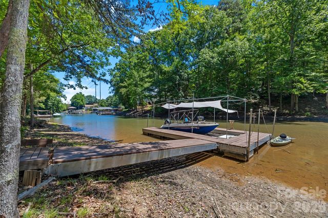 662 Sandbar Point, Lake Wylie, SC 29710