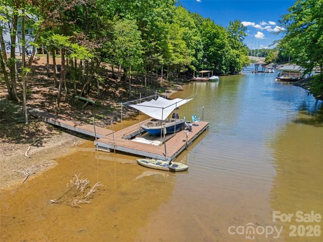 662 Sandbar Point, Lake Wylie, SC 29710