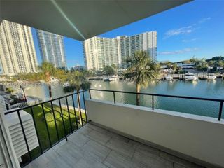 220 Kings Point Dr 303, Sunny Isles Beach, FL 33160