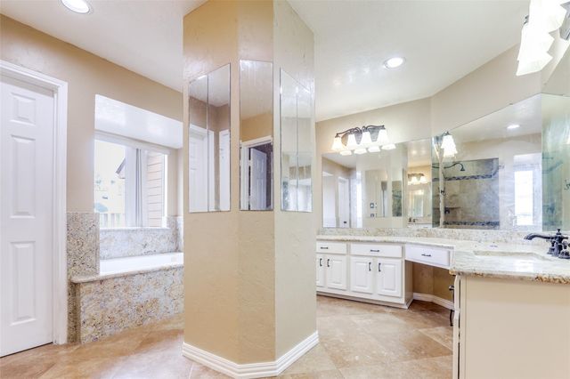 326 Dunford Court, Highlands, TX 77562