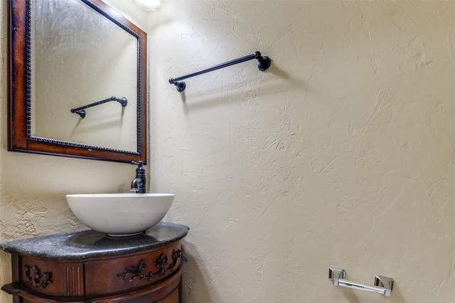 326 Dunford Court, Highlands, TX 77562