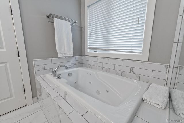 2094 Westridge Drive, Shelby Charter Township, MI 48316