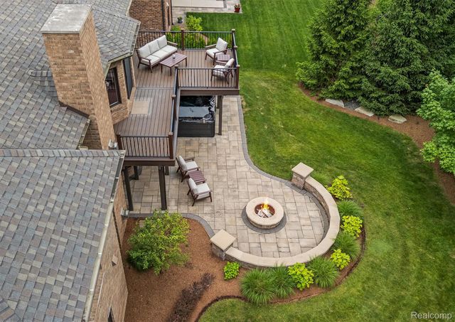 2094 Westridge Drive, Shelby Charter Township, MI 48316