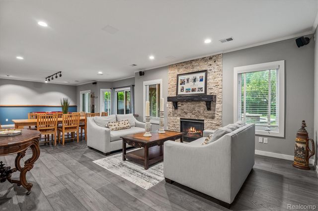 2094 Westridge Drive, Shelby Charter Township, MI 48316