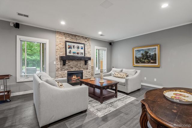 2094 Westridge Drive, Shelby Charter Township, MI 48316